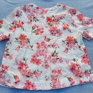 Linen blouse with floral print and button detail